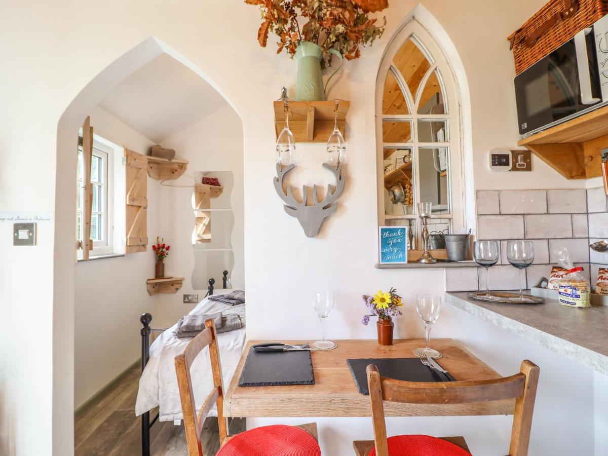 Chateau Petit Caersws المظهر الخارجي الصورة